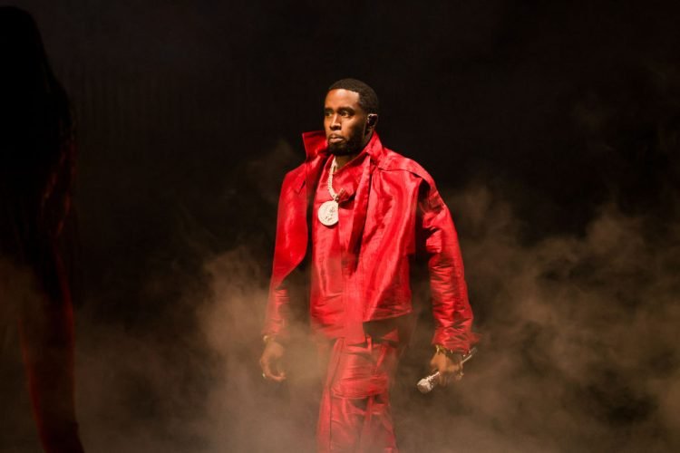 Diddy Seen Assaulting Cassie In Video Footage, Xitter Is Disgusted Diddy Seen Assaulting Cassie In Video Footage, Xitter Is Disgusted