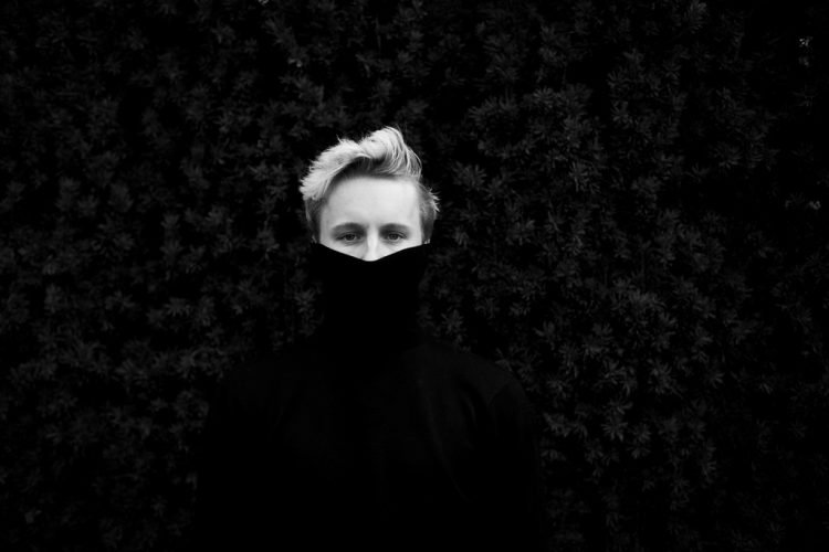 LISTEN: Dusa Exhibits Creative Freedom in New Single "Miss You" LISTEN: Dusa Exhibits Creative Freedom in New Single “Miss You”