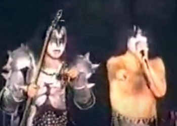 10 Fans Who Went Too Far at Concerts