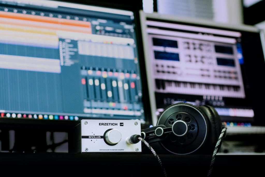 4 tips to create the perfect home music studio