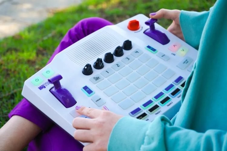 Playtime Engineering announces Kickstarter campaign for the Blipblox myTRACKS groovebox for kids Playtime Engineering announces Kickstarter campaign for the Blipblox myTRACKS groovebox for kids