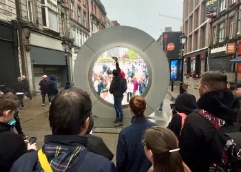 OnlyFans Model Gets Installation Shut Down After Flashing Unsuspecting Crowd