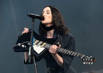 St. Vincent gives advice to budding artists St. Vincent gives advice to budding artists