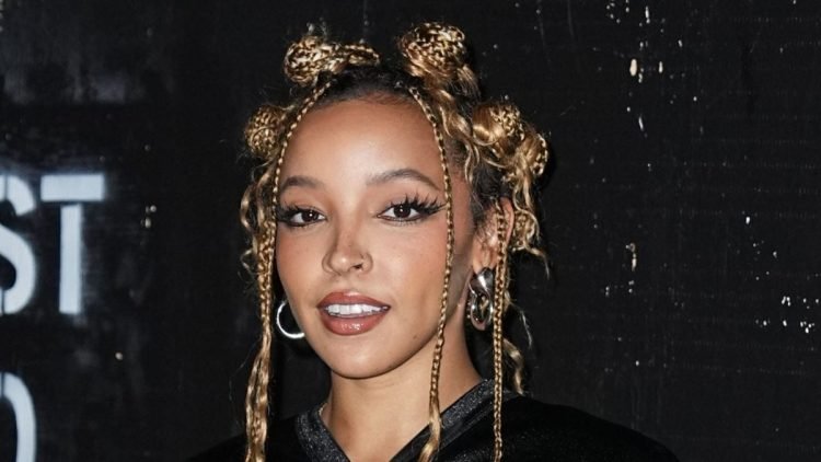 Tinashe Shades Former Label Following 'Nasty' Success Tinashe Shades Former Label Following ‘Nasty’ Success