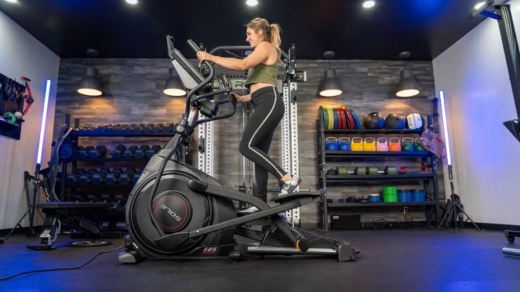 Elliptical Workouts For Runners: An Expert Guide