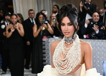 Kim Kardashian Calls Manager-Mother Kris Jenner “Lazy” Kim Kardashian Calls Manager-Mother Kris Jenner “Lazy”