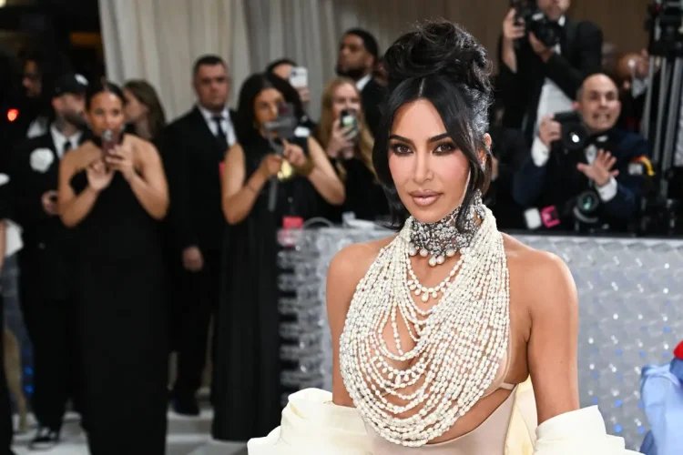 Kim Kardashian Calls Manager-Mother Kris Jenner “Lazy”