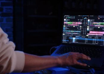 Top 25 DJ tips to improve your skills