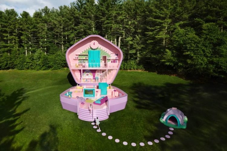 Step into a Life-Sized Polly Pocket 1994 Dollhouse: Book It on Airbnb Step into a Life-Sized Polly Pocket 1994 Dollhouse: Book It on Airbnb