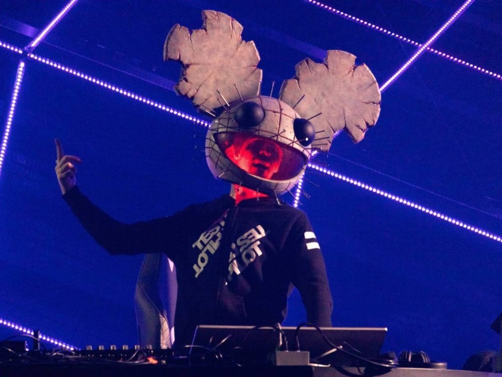 Watch deadmau5 play the medieval EP-1320 while wearing a suit of armour. No, seriously