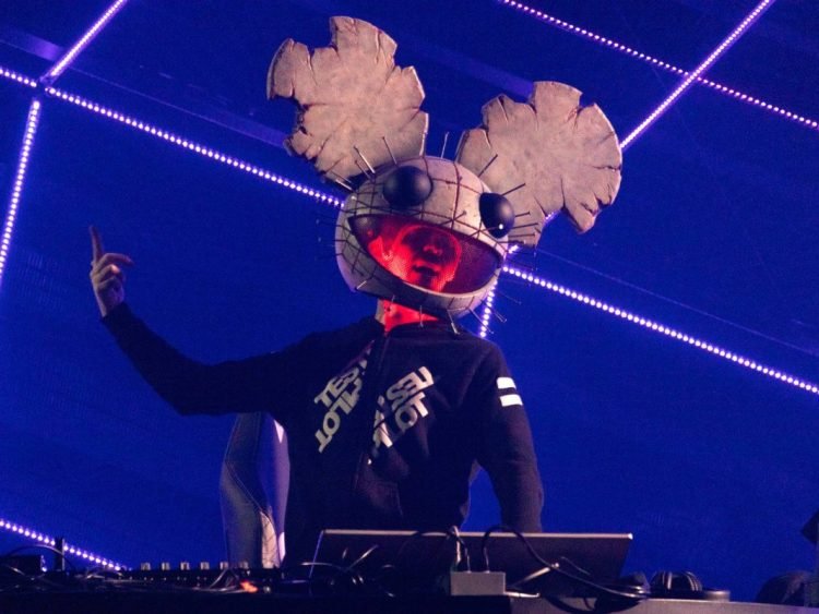 Watch deadmau5 play the medieval EP-1320 while wearing a suit of armour. No, seriously