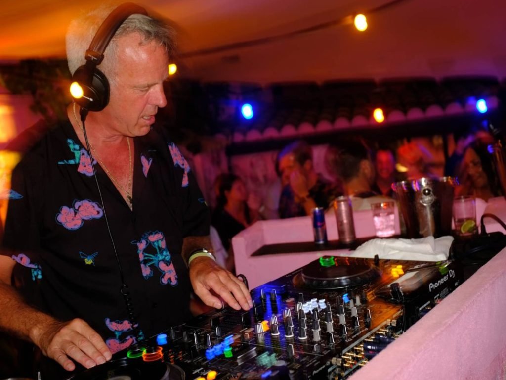 Ibiza's Pikes is extending its dancefloor phone ban to 7 days a week