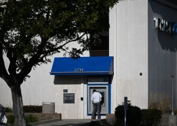 Chase Bank Glitch Leaving People With Massive Debt For Checks That Their A**es Couldn’t Cash Chase Bank Glitch Leaving People With Massive Debt For Checks That Their A**es Couldn’t Cash