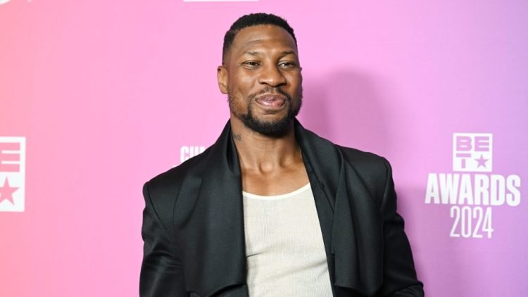Jonathan Majors Selling $140 Autographs At Famous Monsters Festival Jonathan Majors Selling $140 Autographs At Famous Monsters Festival