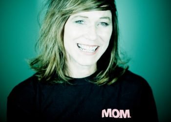 The Breeders’ Kim Deal Shares New Song “A Good Time Pushed”: Listen