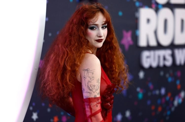 Chappell Roan Confronts 'Rude' Photographer, Demands Apology Chappell Roan Confronts ‘Rude’ Photographer, Demands Apology