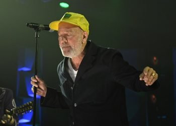 Michael Stipe, Jason Isbell Perform R.E.M. Songs at Harris-Walz Event