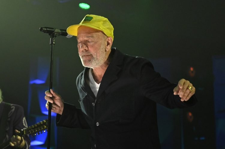Michael Stipe, Jason Isbell Perform R.E.M. Songs at Harris-Walz Event