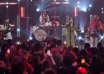 Missy Higgins Rocks ARIA Hall of Fame Induction with All-Star Medley