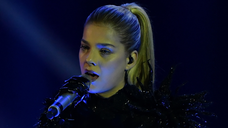 Diane Warren and X-Factor Alum Arilena Ara Release ‘Weightless' Diane Warren and X-Factor Alum Arilena Ara Release ‘Weightless’