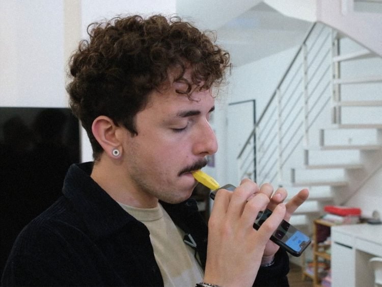 This $22 MIDI gadget turns your smartphone into a flute This $22 MIDI gadget turns your smartphone into a flute