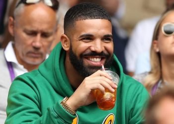 Drake Slips Up & Almost Says “F**K Kendrick Lamar”