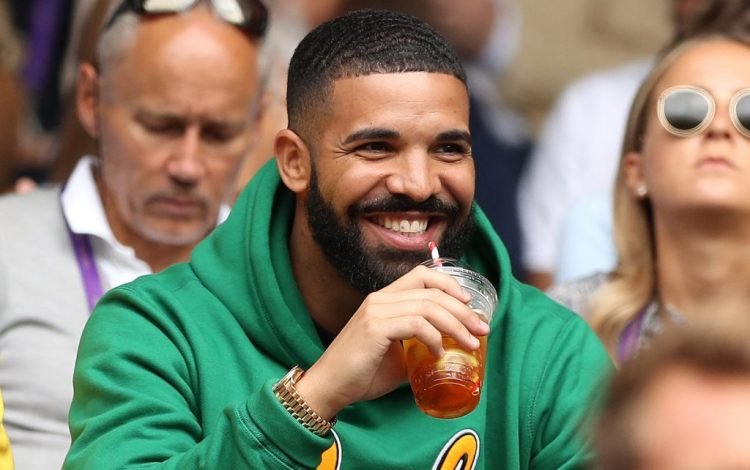 Drake Slips Up & Almost Says “F**K Kendrick Lamar” Drake Slips Up & Almost Says “F**K Kendrick Lamar”