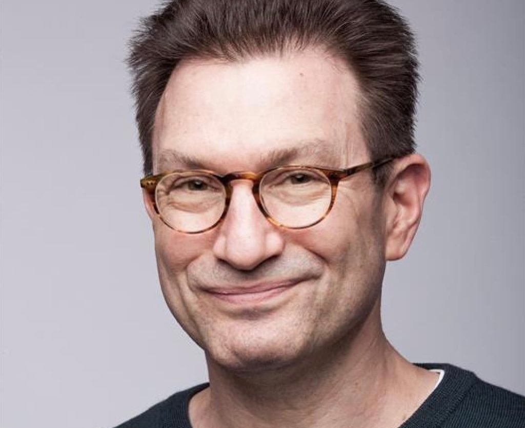 Warner Music Group’s Paul Robinson to receive 2025 Entertainment Law Initiative Service Award during Grammy Week