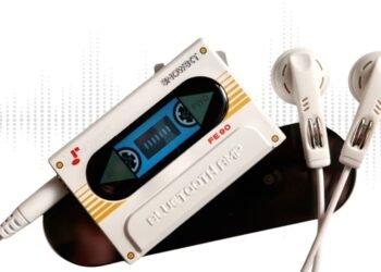 FiiO’s new Walkman-inspired device is a music player, DAC and headphone amp rolled into one