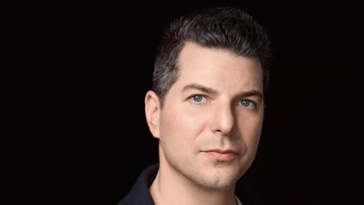 Mike Chester promoted to General Manager of Warner Records Mike Chester promoted to General Manager of Warner Records