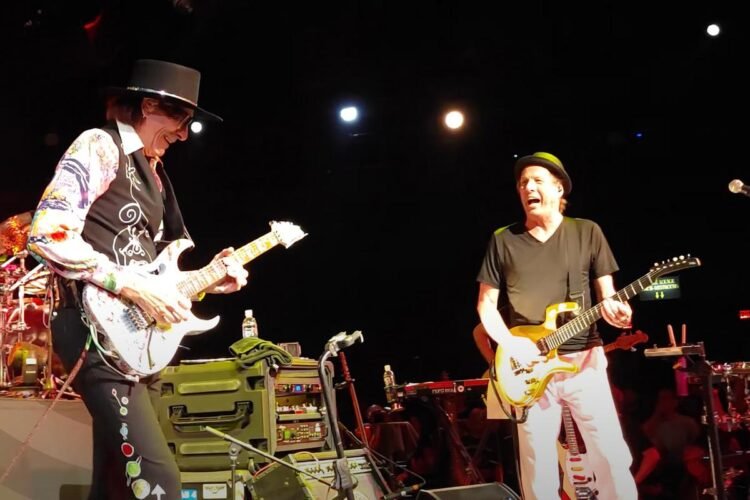 Adrian Belew’s ‘80s King Crimson Tribute May Record New Music Adrian Belew’s ‘80s King Crimson Tribute May Record New Music