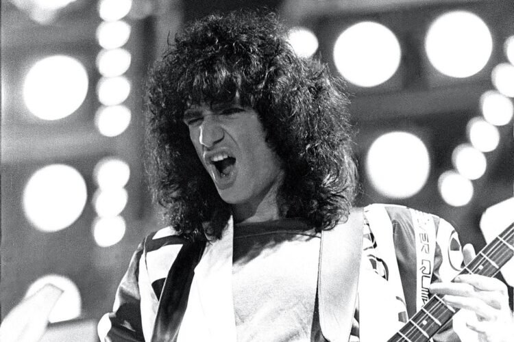 Bruce Kulick Recalls an 'Incredibly Horrific' 1988 Kiss Concert Bruce Kulick Recalls an ‘Incredibly Horrific’ 1988 Kiss Concert