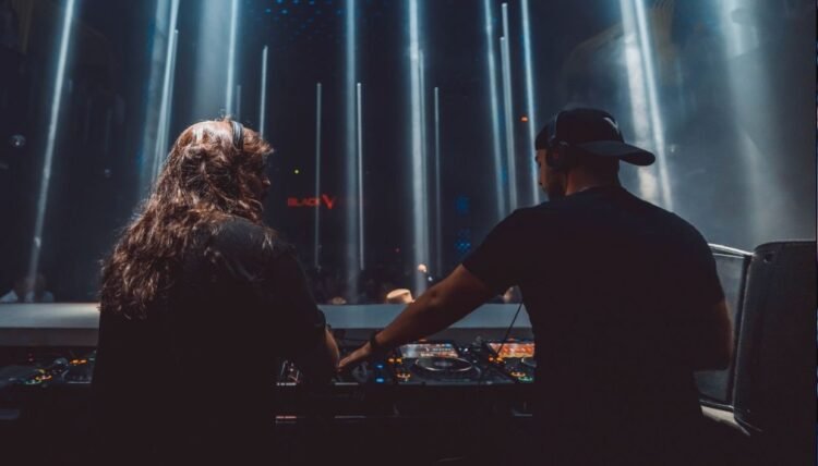 How Black V Neck uses Ozone to keep their mixes loud without killing dynamics How Black V Neck uses Ozone to keep their mixes loud without killing dynamics