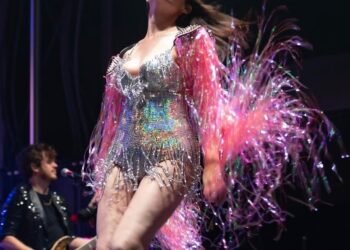 SOUND FIST: SOPHIE ELLIS BEXTOR