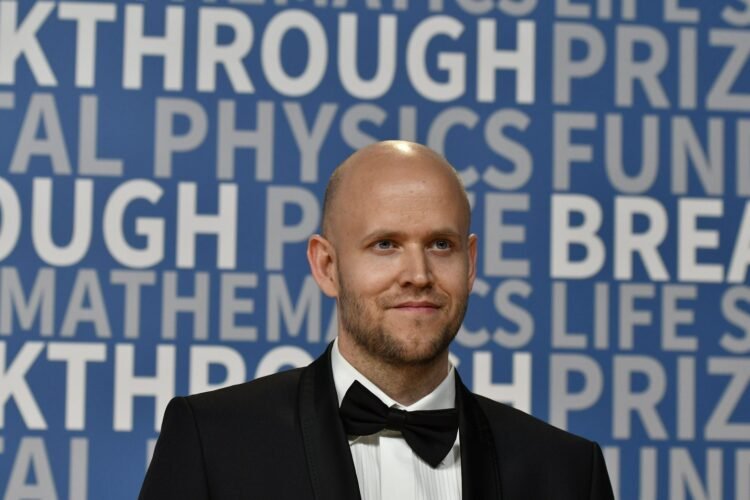 Spotify CEO Daniel Ek continues share sale streak, cashing out another $28.2M Spotify CEO Daniel Ek continues share sale streak, cashing out another $28.2M