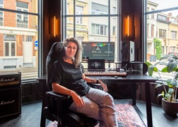 How to use delay when making techno: AM.I shares her thoughts on Replika XT