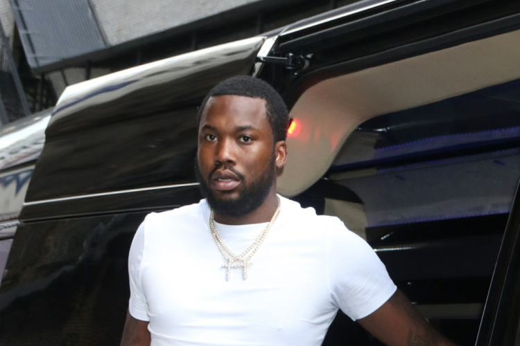 Meek Mill Raises Concerns About “Blogs” While Hyping Conspiracy Theory On Time Manipulation Meek Mill Raises Concerns About “Blogs” While Hyping Conspiracy Theory On Time Manipulation