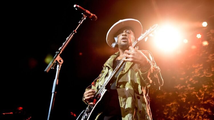 D’Angelo Cancels Headlining Roots Picnic Performance to Recover From Surgery D’Angelo Cancels Headlining Roots Picnic Performance to Recover From Surgery