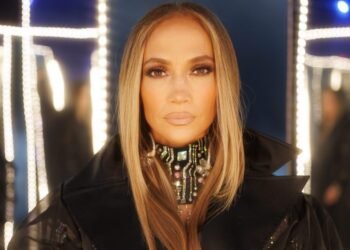 Jennifer Lopez Announces Upcoming Las Vegas Residency While Hosting 2025 AMAs Jennifer Lopez Announces Upcoming Las Vegas Residency While Hosting 2025 AMAs