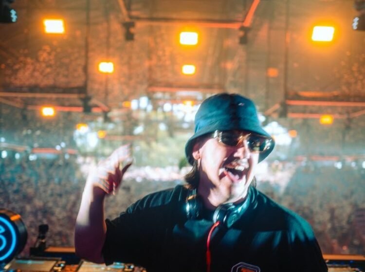 SOUND FIST: CYRIL, MOONLIGHT, THE LA’S