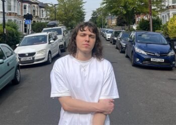 Aussie Rapper Threatens To Sue K-Pop Band—Unless They Put Him In Their Group Aussie Rapper Threatens To Sue K-Pop Band—Unless They Put Him In Their Group