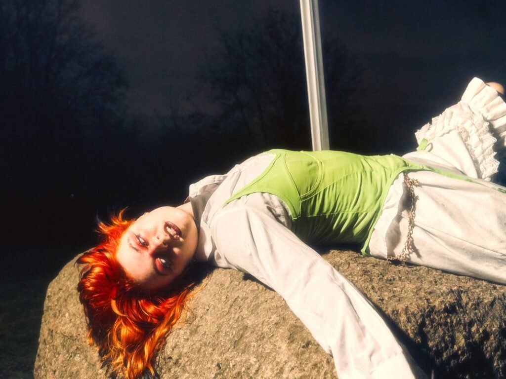 How Ellie Dixon samples everyday objects to keep her set up low-cost