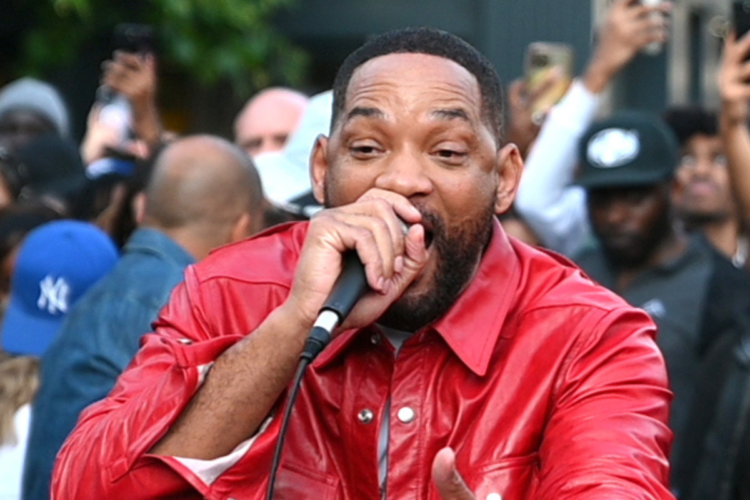 Will Smith Warns What Happens When “You Disrespect Me On The Stage” In Blistering Freestyle Will Smith Warns What Happens When “You Disrespect Me On The Stage” In Blistering Freestyle