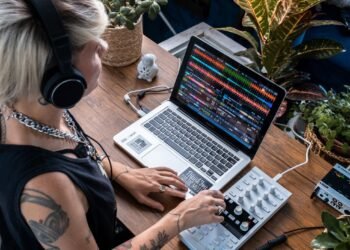 BLANCAh on mixing long-form melodic techno on Traktor