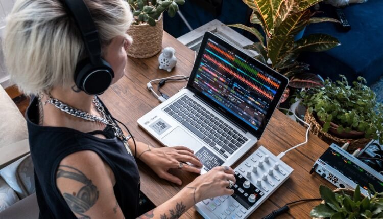 BLANCAh on mixing long-form melodic techno on Traktor BLANCAh on mixing long-form melodic techno on Traktor