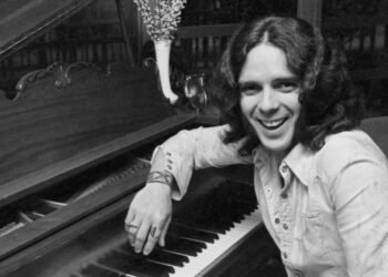 Bobby Whitlock, Derek & the Dominos Co-Founder and Storied Session Musician, Dies at 77 Bobby Whitlock, Derek & the Dominos Co-Founder and Storied Session Musician, Dies at 77