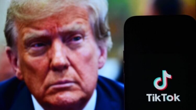 Trump signs executive order paving way for ‘$14bn’ US TikTok deal Trump signs executive order paving way for ‘$14bn’ US TikTok deal