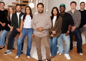 Avex Music Group unveils leadership team, establishes NYC office; introduces an East/West Coast structure as part of ‘sweeping’ expansion Avex Music Group unveils leadership team, establishes NYC office; introduces an East/West Coast structure as part of ‘sweeping’ expansion