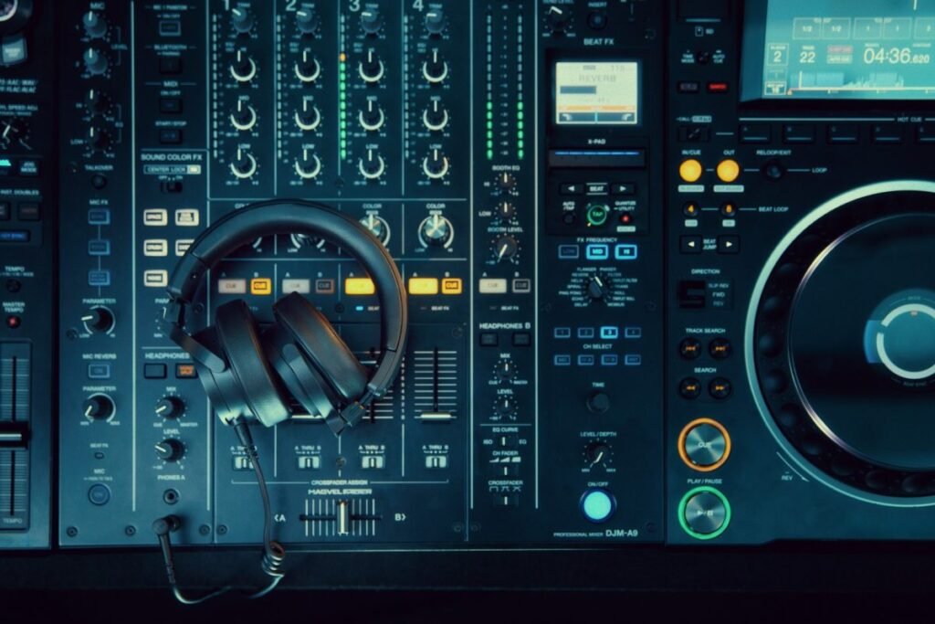 beyerdynamic returns to the DJ market 