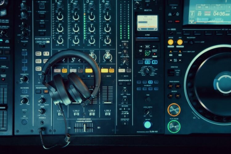 beyerdynamic returns to the DJ market  beyerdynamic returns to the DJ market